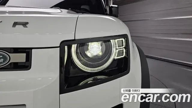Land Rover Defender 2024 — Фото 17/20