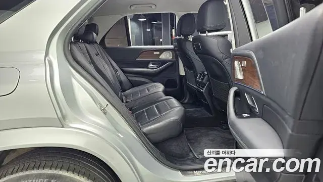 Mercedes-Benz GLE-Class 2019 — Фото 12/20