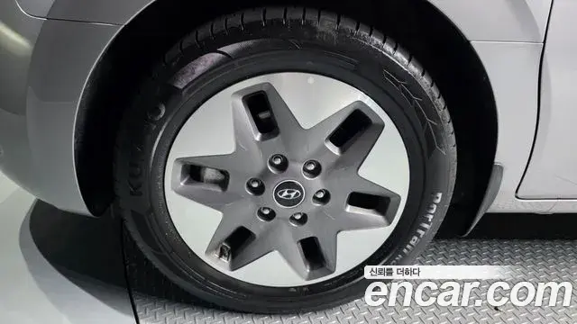 Hyundai Staria 2023 — Фото 5/20