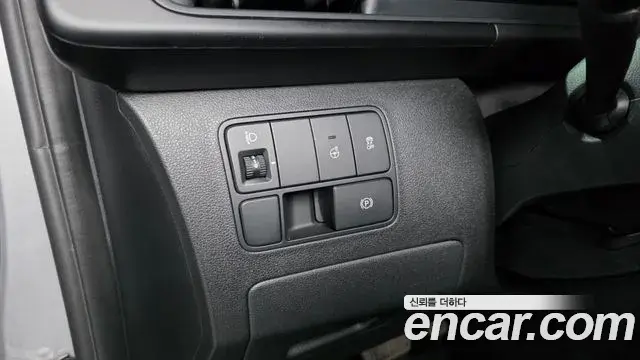 Hyundai Staria 2023 — Фото 17/20