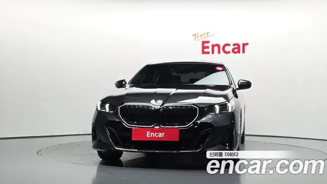 BMW 5 Series 2025 — ფოტო 1/32