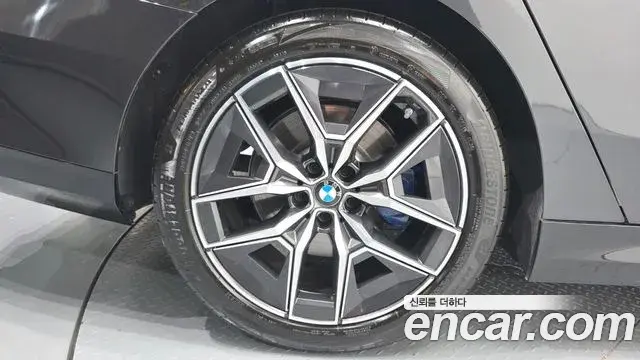 BMW 5 Series 2025 — ფოტო 14/32