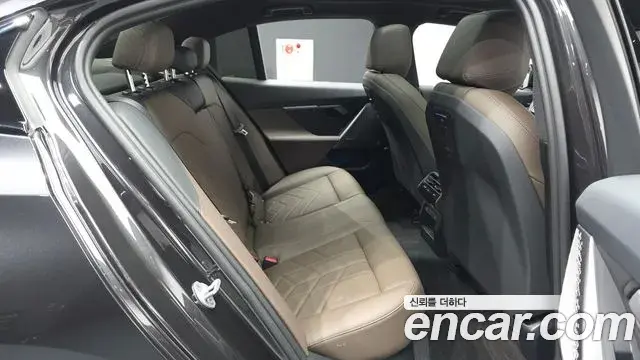 BMW 5 Series 2025 — ფოტო 10/32