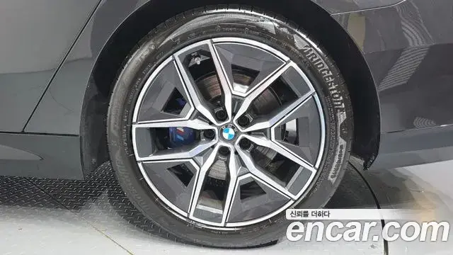 BMW 5 Series 2025 — ფოტო 18/32