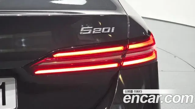 BMW 5 Series 2025 — ფოტო 28/32