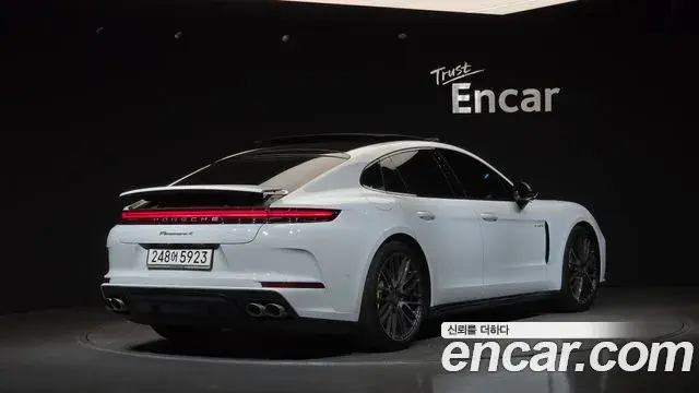 Porsche Panamera 2025 — ფოტო 31/34