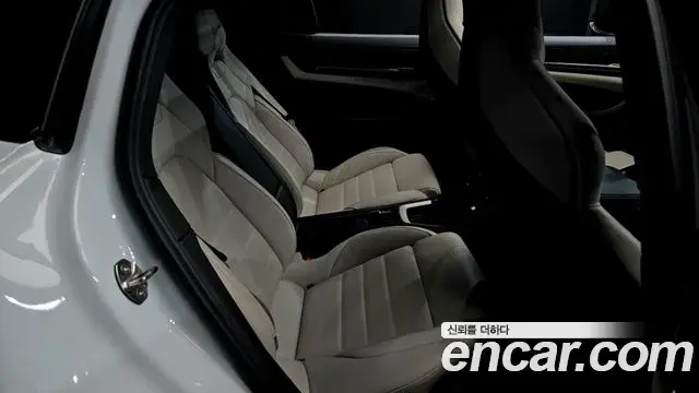 Porsche Panamera 2025 — ფოტო 28/34