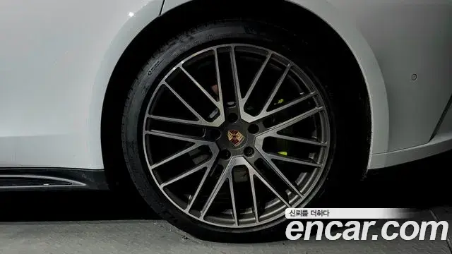 Porsche Panamera 2025 — ფოტო 29/34