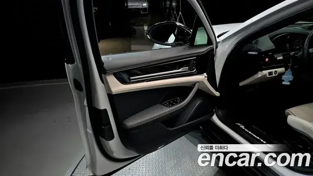 Porsche Panamera 2025 — ფოტო 33/34