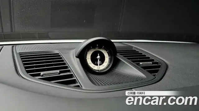 Porsche Panamera 2025 — ფოტო 24/34