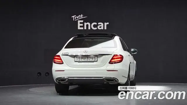 Mercedes-Benz E-Class 2019 — Фото 4/20