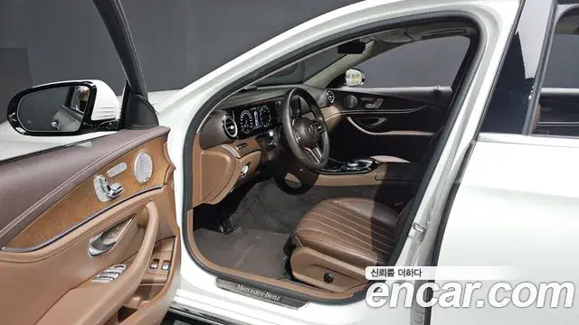 Mercedes-Benz E-Class 2019 — Фото 10/20