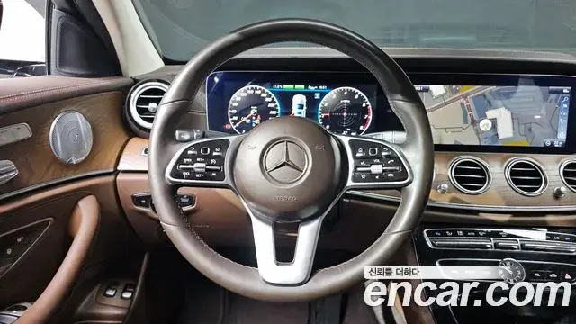 Mercedes-Benz E-Class 2019 — Фото 11/20