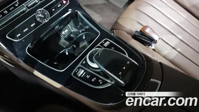 Mercedes-Benz E-Class 2019 — Фото 16/20