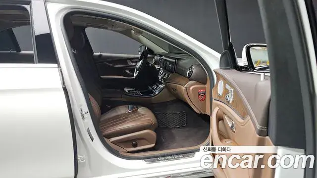 Mercedes-Benz E-Class 2019 — Фото 18/20