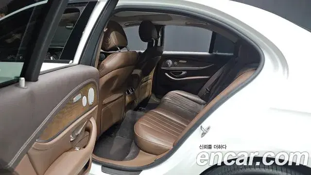 Mercedes-Benz E-Class 2019 — Фото 19/20