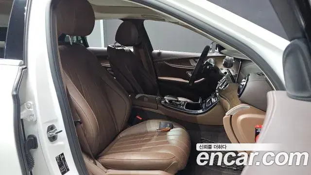 Mercedes-Benz E-Class 2019 — Şəkil 9/32