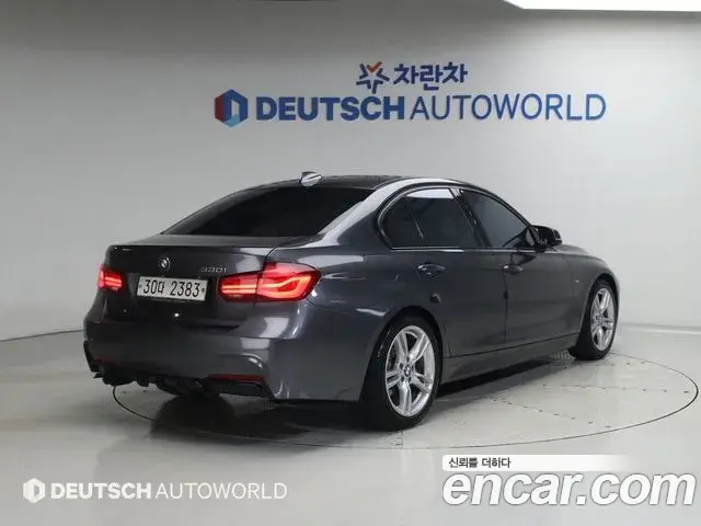 BMW 3 Series 2018 — Photo 12/20