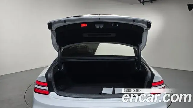 Genesis G80 2024 — Photo 15/20