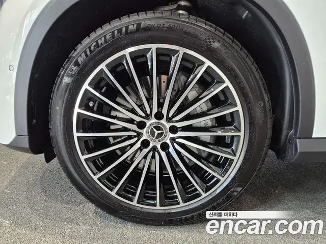 Mercedes-Benz GLC-Class 2026 — Photo 19/20