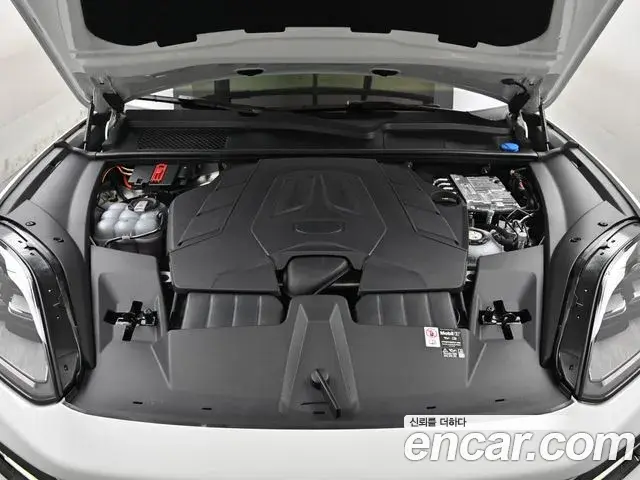 Porsche Cayenne 2025 — ფოტო 4/20