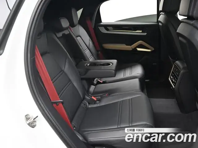Porsche Cayenne 2025 — ფოტო 13/20