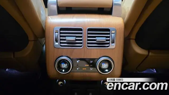 Land Rover Range Rover 2020 — ფოტო 14/20