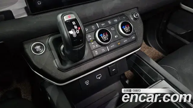Land Rover Defender 2022 — ფოტო 8/33