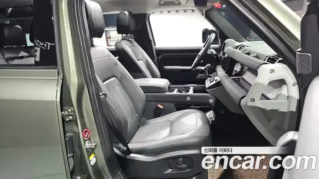 Land Rover Defender 2022 — ფოტო 4/33