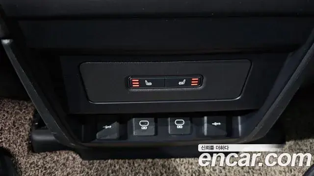 Land Rover Defender 2022 — ფოტო 7/33