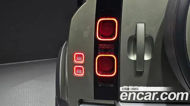 Land Rover Defender 2022 — ფოტო 20/33