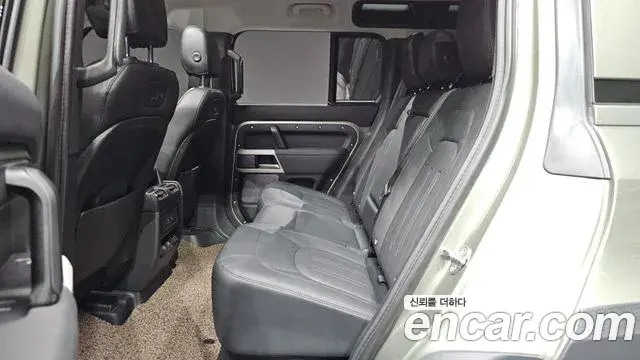 Land Rover Defender 2022 — ფოტო 29/33