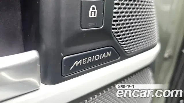 Land Rover Defender 2022 — ფოტო 31/33