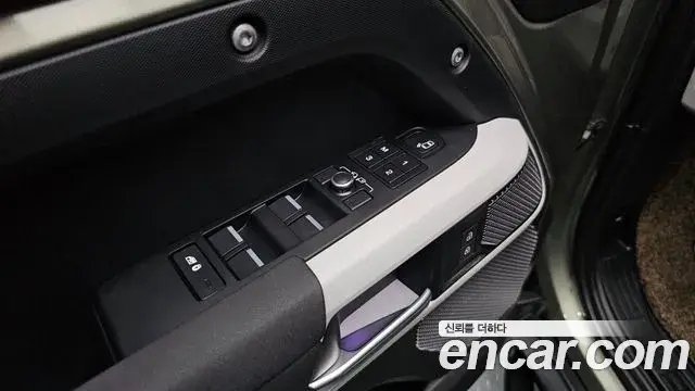 Land Rover Defender 2022 — ფოტო 2/33