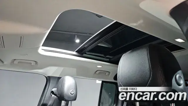 Land Rover Defender 2022 — ფოტო 17/33