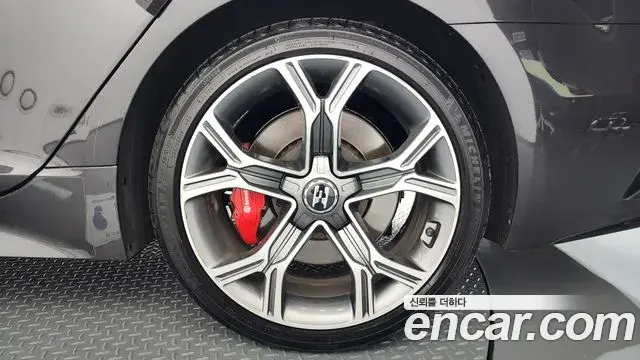 Kia Stinger 2018 — ფოტო 25/36
