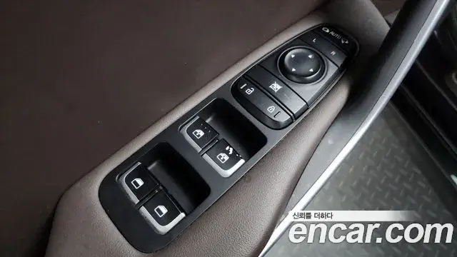 Kia Stinger 2018 — ფოტო 10/36