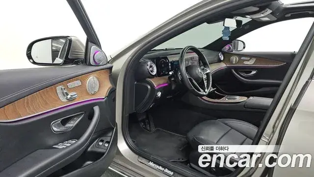 Mercedes-Benz E-Class 2021 — Фото 10/20