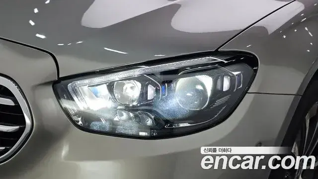 Mercedes-Benz E-Class 2021 — Şəkil 22/33