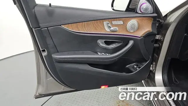 Mercedes-Benz E-Class 2021 — Şəkil 11/33