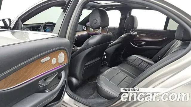 Mercedes-Benz E-Class 2021 — Şəkil 18/33