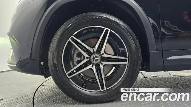 Mercedes-Benz EQA 2023 — Şəkil 28/32