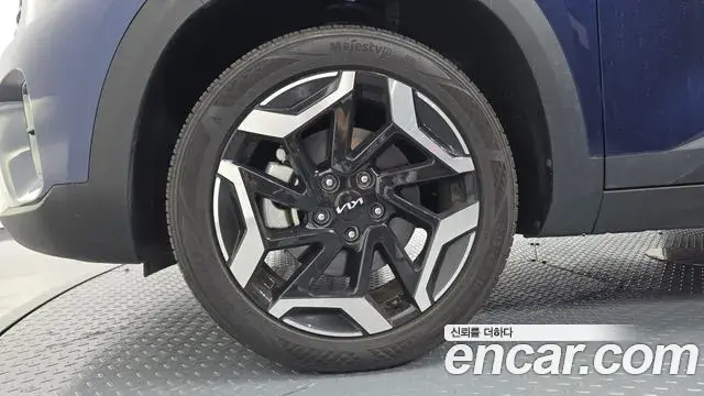 Kia Seltos 2024 — Şəkil 8/20