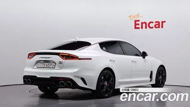 Kia Stinger 2019 — Фото 2/20
