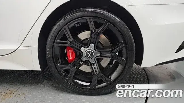 Kia Stinger 2019 — ფოტო 29/33