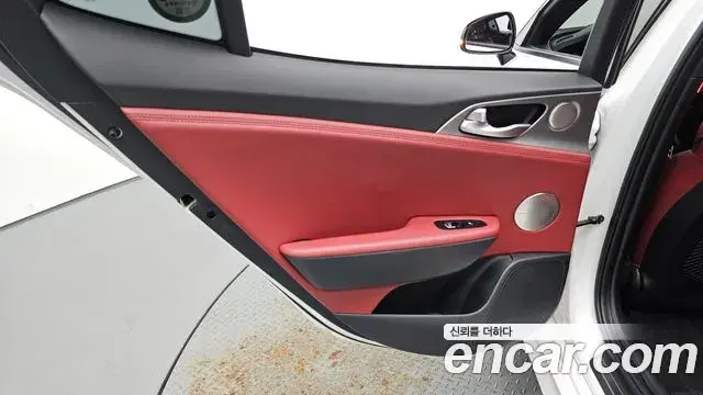 Kia Stinger 2019 — ფოტო 2/33