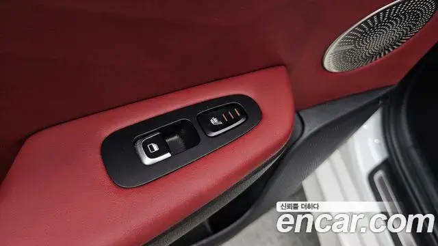 Kia Stinger 2019 — ფოტო 25/33