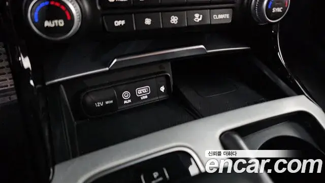 Kia Stinger 2019 — ფოტო 24/33