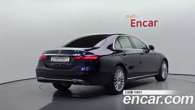 Mercedes-Benz E-Class 2022 — Фото 2/20