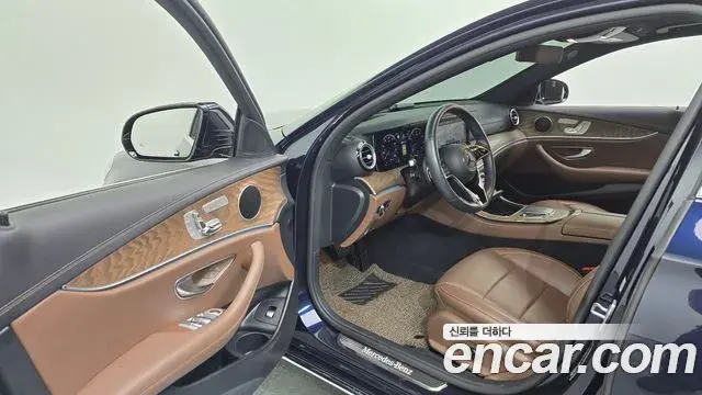 Mercedes-Benz E-Class 2022 — Фото 10/20
